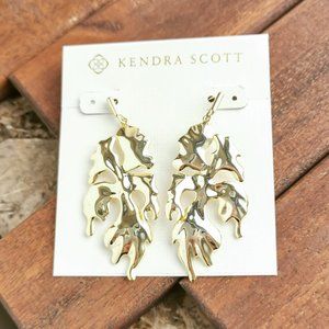 Kendra Scott Savannah Drop Earrings. Gold